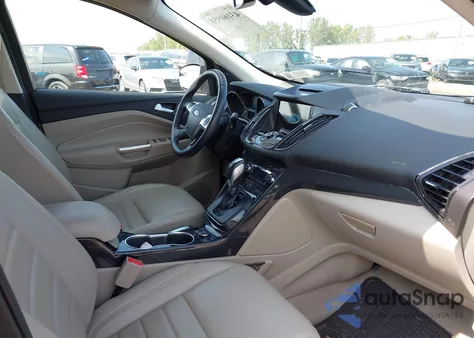 2016 Ford Escape Titanium z USA, uszkodzony, nr VIN 1FMCU9JX1GUC33014